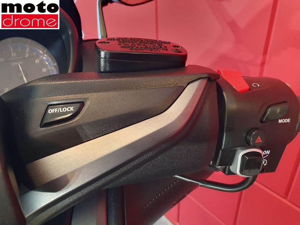 Foto 17 - Yamaha T-MAX TECH MAX 560 | 1E EIGENAAR