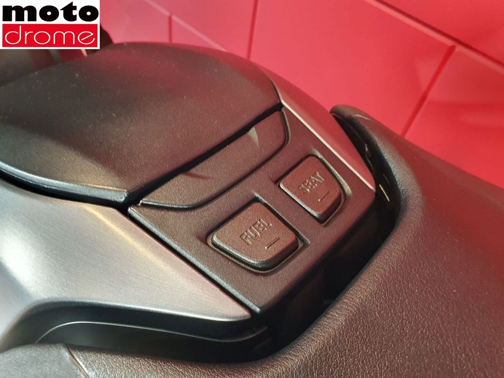 Foto 18 - Yamaha T-MAX TECH MAX 560 | 1E EIGENAAR