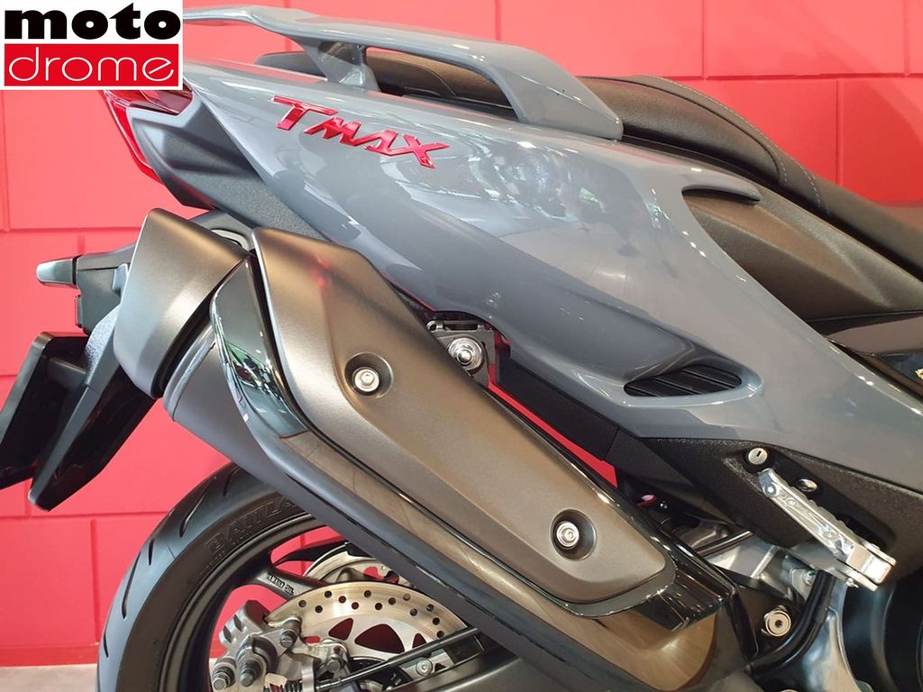 Foto 9 - Yamaha T-MAX TECH MAX 560 | 1E EIGENAAR