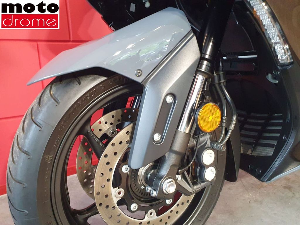 Foto 14 - Yamaha T-MAX TECH MAX 560 | 1E EIGENAAR